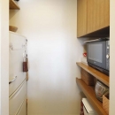 H邸・白のハーモニーで作る二人のこだわり空間の写真 キッチン3