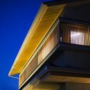 京都市Ｔ邸の写真 格子が印象的な夜の外観