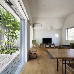シンプルな平屋の「草津のコートハウス」