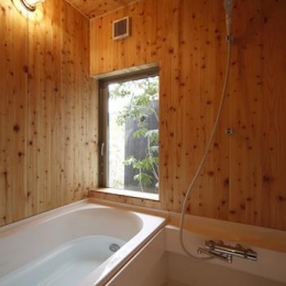 仁川台の住まい-木の温もり感じる浴室