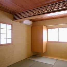 木のぬくもりにつつまれた和室 (倉庫がスタジオに生まれ変わった元町の家)