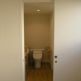 「車椅子対応住宅」　－モビリティハウスの試み－ (トイレ1)