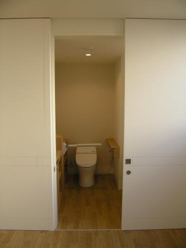バス/トイレ事例：トイレ1（「車椅子対応住宅」　－モビリティハウスの試み－）
