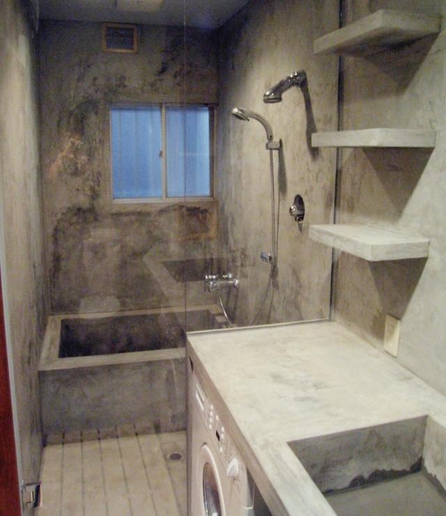 バス/トイレ事例：バスルーム（モルタルの水周りにこだわった五本木の家）