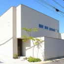 清須の家の写真 白い外観