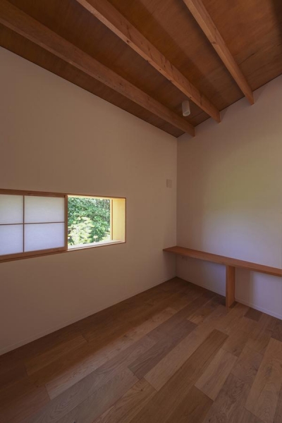 個室（撮影：多田ユウコ） (東員の住宅｜神社の森を借景とした家｜)