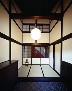 吹き抜けの和風玄関 富士宮の家 箱階段のある家 玄関事例 Suvaco スバコ