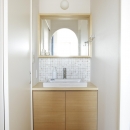 S邸・二人のベビーのために、安心で快適な住まいの写真 シンプルな洗面室