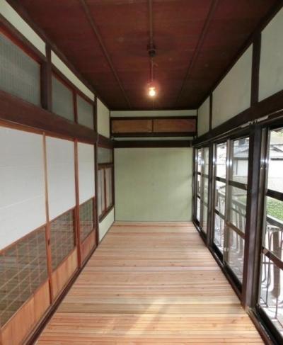 開放的な2階広縁 (『江田島の家』築70年古民家のリノベーション)