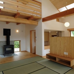 和風の玄関アプローチ 大屋根造りの家 玄関事例 Suvaco スバコ