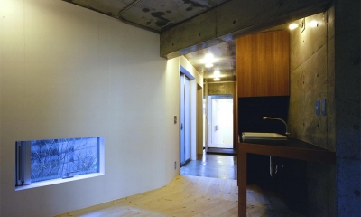 玄関・フリースペース｜『subako』重厚感のあるコンクリート住宅