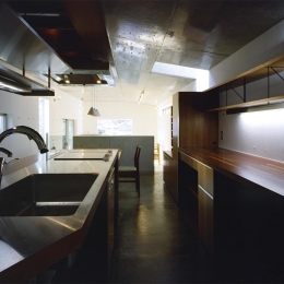 『subako』重厚感のあるコンクリート住宅-大人シックなキッチン