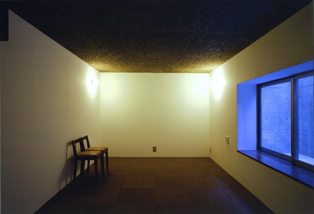 『subako』重厚感のあるコンクリート住宅 (地下室-落ち着いた空間)