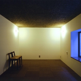 『subako』重厚感のあるコンクリート住宅 (地下室-落ち着いた空間)