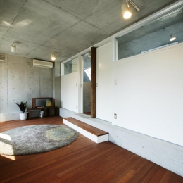 『I・K邸』コンパクト＆機能満載の住まい-コンクリート打ち放しの寝室