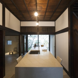 古民家の家／Traditional Japanese House with Modern Interior-開放的なキッチン