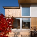 『丹羽の家』ヒノキ造りの柔らかな表情の家の写真 外観-ヒノキ格子open