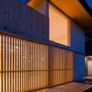『丹羽の家』ヒノキ造りの柔らかな表情の家の写真 外観夜景
