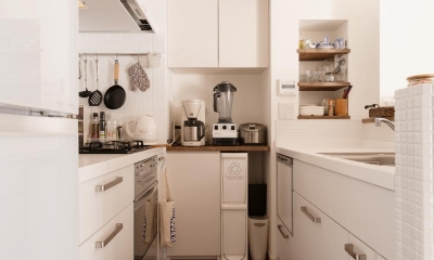白基調の明るいキッチン｜K邸・最大限の空間を確保した上質なインテリア