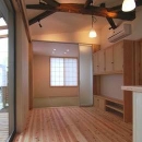 『停止線前の家』昭和の香りを残す、バリアフリー住宅リノベの写真 畳室のある開放的なLDK