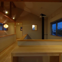 ワークスペースのある2階ホール 御宿の家a邸 家族と共に時を刻む住まい 書斎事例 Suvaco スバコ