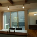 『LX2 house』2つのリビングがある共働き・子育て世帯の理想の家の写真 キッチンからの眺め