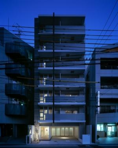 狭小地に建つマンション-夜景 (『Liverty Misasa』狭小地に建つデザイナーズマンション)