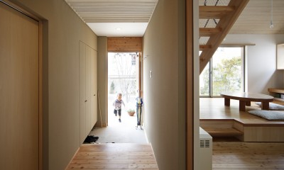 開放的な玄関ホール｜『山手台の家』木の素材感・質量感を生かした和テイストの住まい
