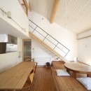 『山手台の家』木の素材感・質量感を生かした和テイストの住まいの写真 1階と2階がつながる広がりのある空間