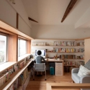 『矢来の家（減築）』過去の記憶や温もりを残す減築リフォームの写真 明るい書斎コーナー