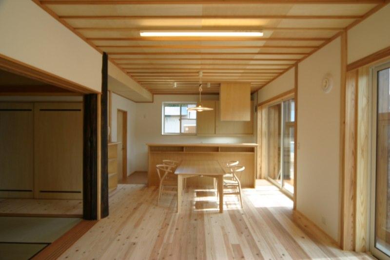 今井ヒロカズ「『木戸石の家』自然素材に囲まれた優しい住まい」