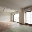 『二子玉川の家』風が通り抜ける落ち着きのある空間にの写真 明るく開放的なリビング