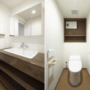 『二子玉川の家』風が通り抜ける落ち着きのある空間にの写真 シンプルな洗面室・トイレ