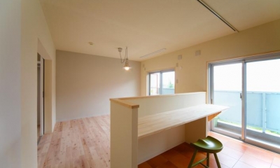 光を取り込むLDK｜埼玉県和光市・緑豊かな旧公団住宅を、シンプルで暖かな空間へ