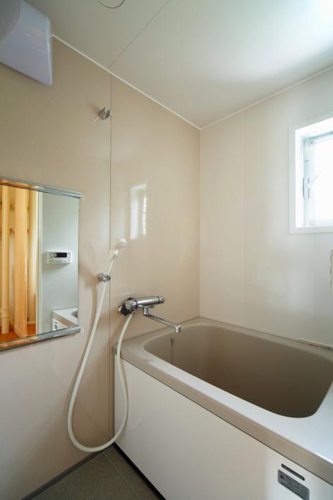 バス/トイレ事例：シンプルな浴室（埼玉県和光市・緑豊かな旧公団住宅を、シンプルで暖かな空間へ）