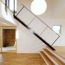 『蒲郡・新井形の家』コンパクト&シンプルな住まいの写真 スキップフロア・階段