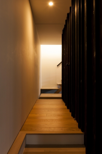 廊下（撮影：© 村井 勇） (o house)
