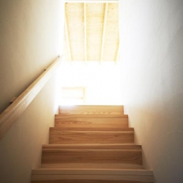 木造町の離れ-ナチュラルテイストの階段室