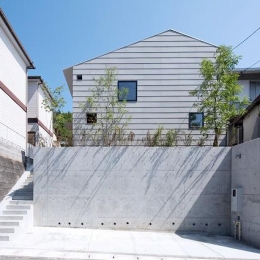 『コヤナカハウス』半屋外空間のドマがある家 (シンプルな外観)