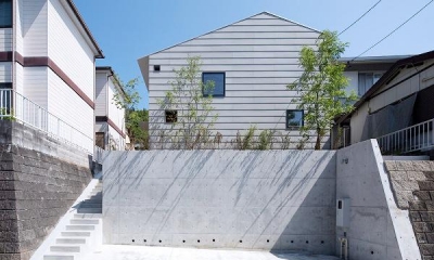 『コヤナカハウス』半屋外空間のドマがある家 (シンプルな外観)
