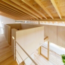 『コヤナカハウス』半屋外空間のドマがある家の写真 開放的な2階ホール