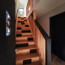 HOUSE YR　『アルプスを臨む家』の写真 和モダンな階段室
