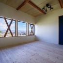 HOUSE YR　『アルプスを臨む家』の写真 開放的な2階ベッドルーム