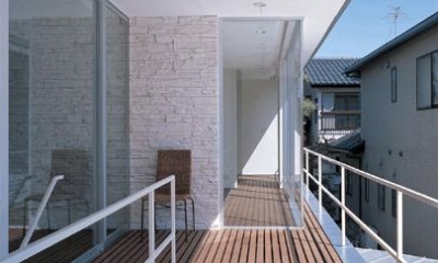開放的な2階テラス｜『sukatto』厳しい気候でも活力ある暮らしができる家