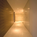 専有面積200m2のビンテージマンションフルリフォームの写真 収納の多い廊下