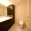 専有面積200m2のビンテージマンションフルリフォームの写真 広々とした開放的なトイレ
