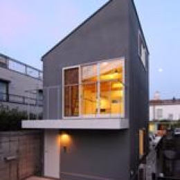 ライトアップした外観 木造注文住宅 片流れ屋根の家 外観事例 Suvaco スバコ