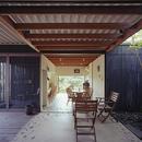『知多の家』～緑のオアシス～（gallery & dining cafe）の写真 中庭テラスからカフェスペースへ