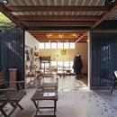 『知多の家』～緑のオアシス～（gallery & dining cafe）の写真 中庭テラスからギャラリースペースへ