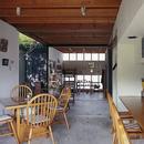 『知多の家』～緑のオアシス～（gallery & dining cafe）の写真 カフェから中庭・ダイニング　２